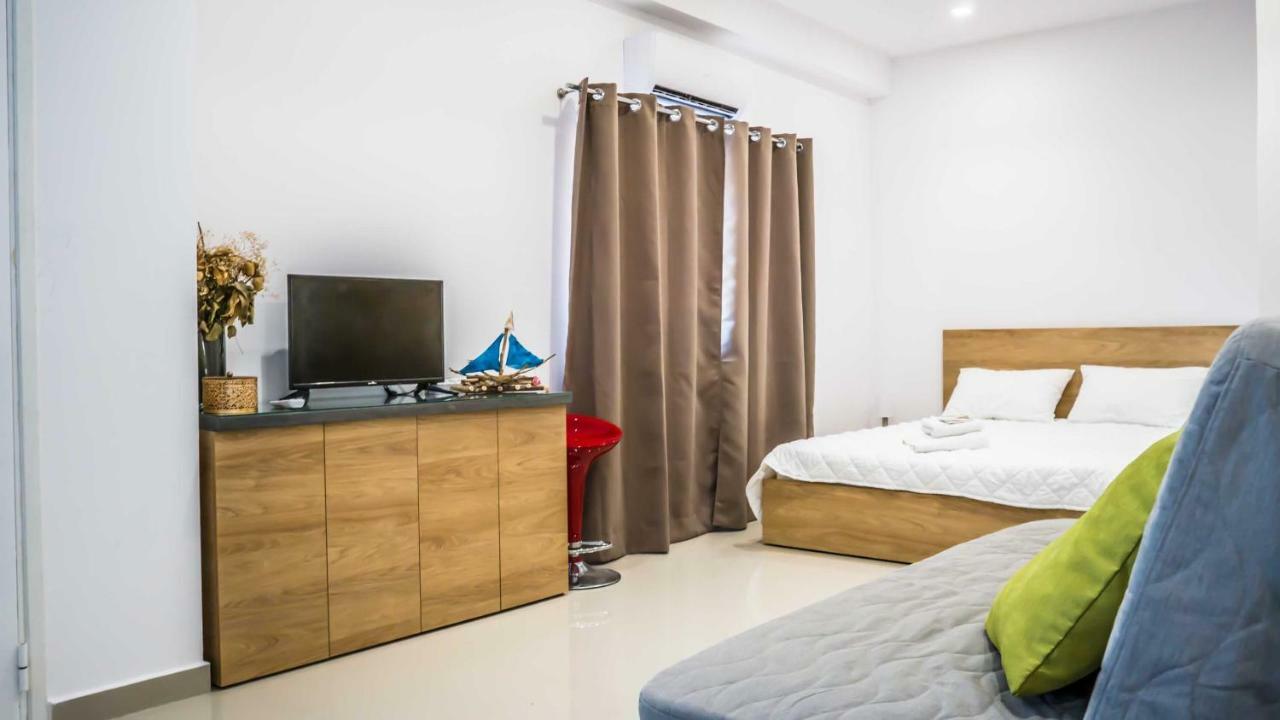 Airport Studio Apartment
